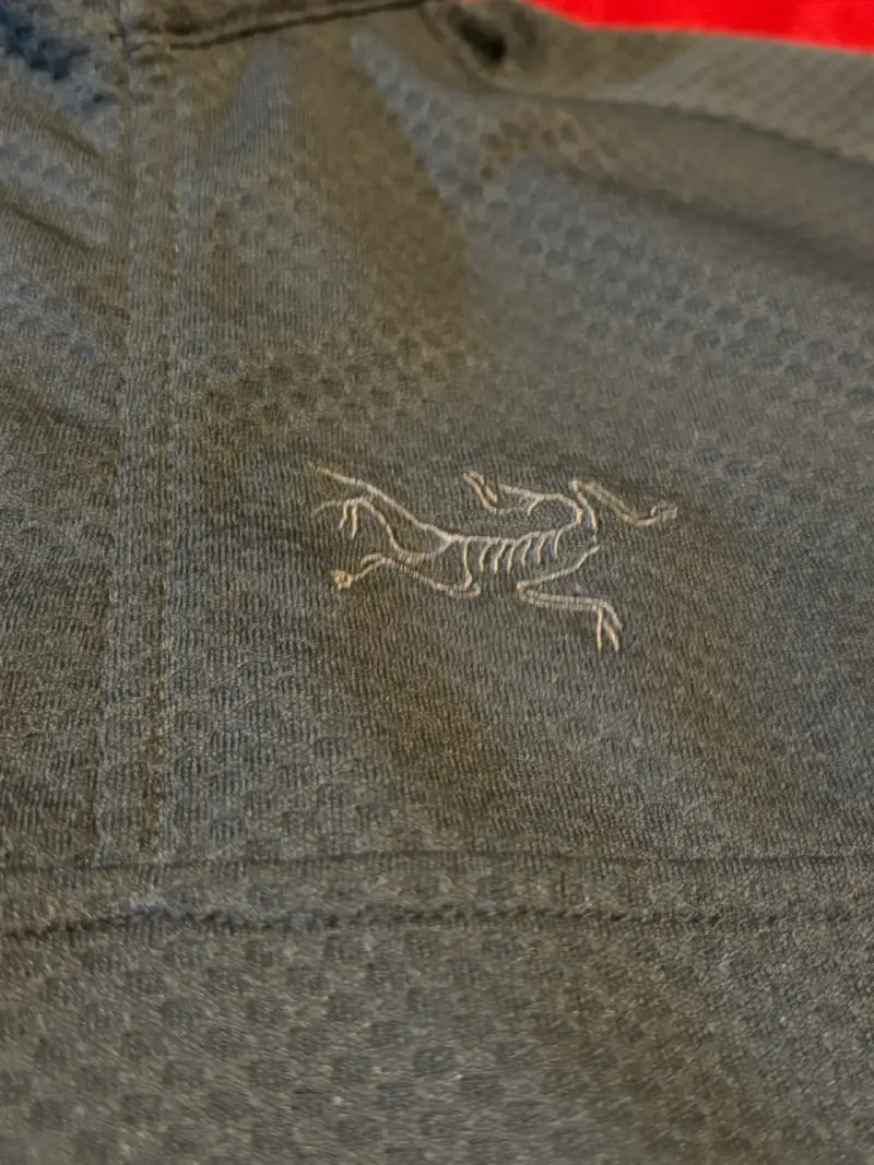 Polerón Arc'teryx gris con cierre medio M - 2
