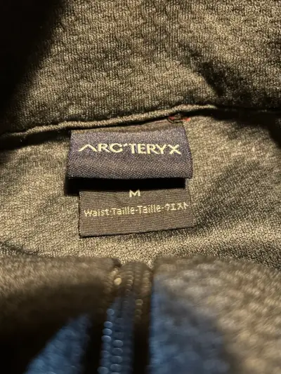 Polerón Arc'teryx gris con cierre medio M - miniatura 3