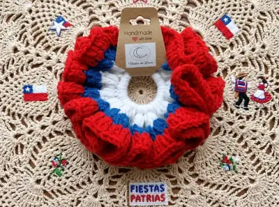 Colección de Scrunchies Tejidos a Mano - miniatura 1