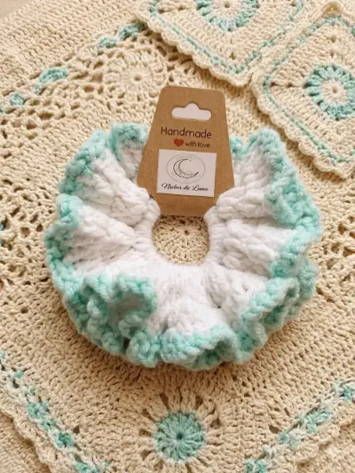 Colección de Scrunchies Tejidos a Mano - miniatura 2