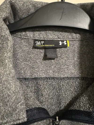Chaleco sin mangas Under Armour gris para hombre - miniatura 3
