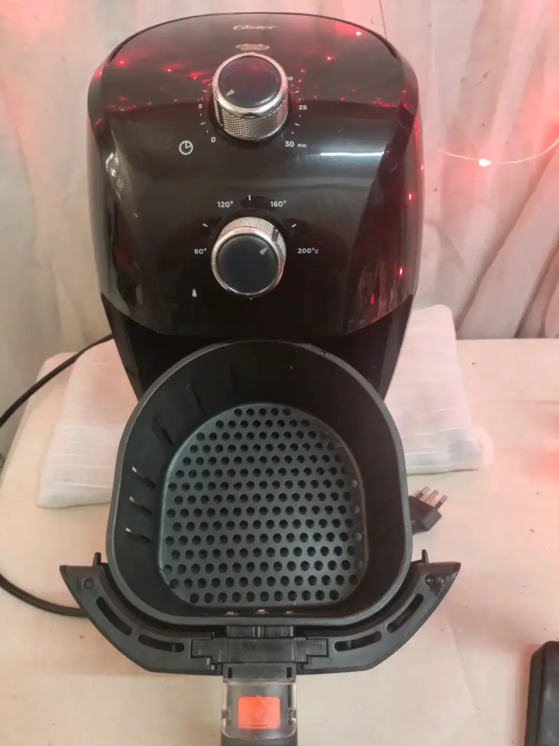 Freidora de Aire Oster Negra con Control de Temperatura - 2