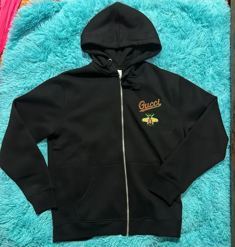 Polerón con capucha Gucci negro bordado