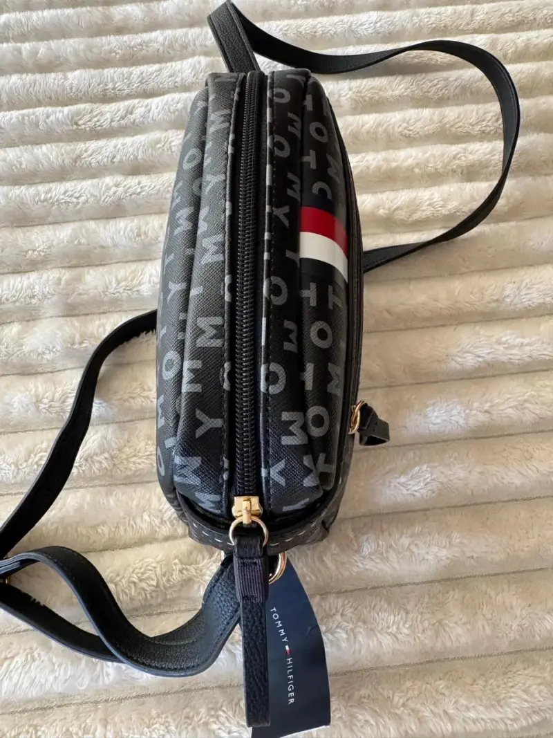 Bolso cruzado Tommy Hilfiger negro con logo - 2