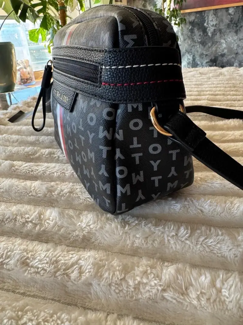 Bolso cruzado Tommy Hilfiger negro con logo - 3