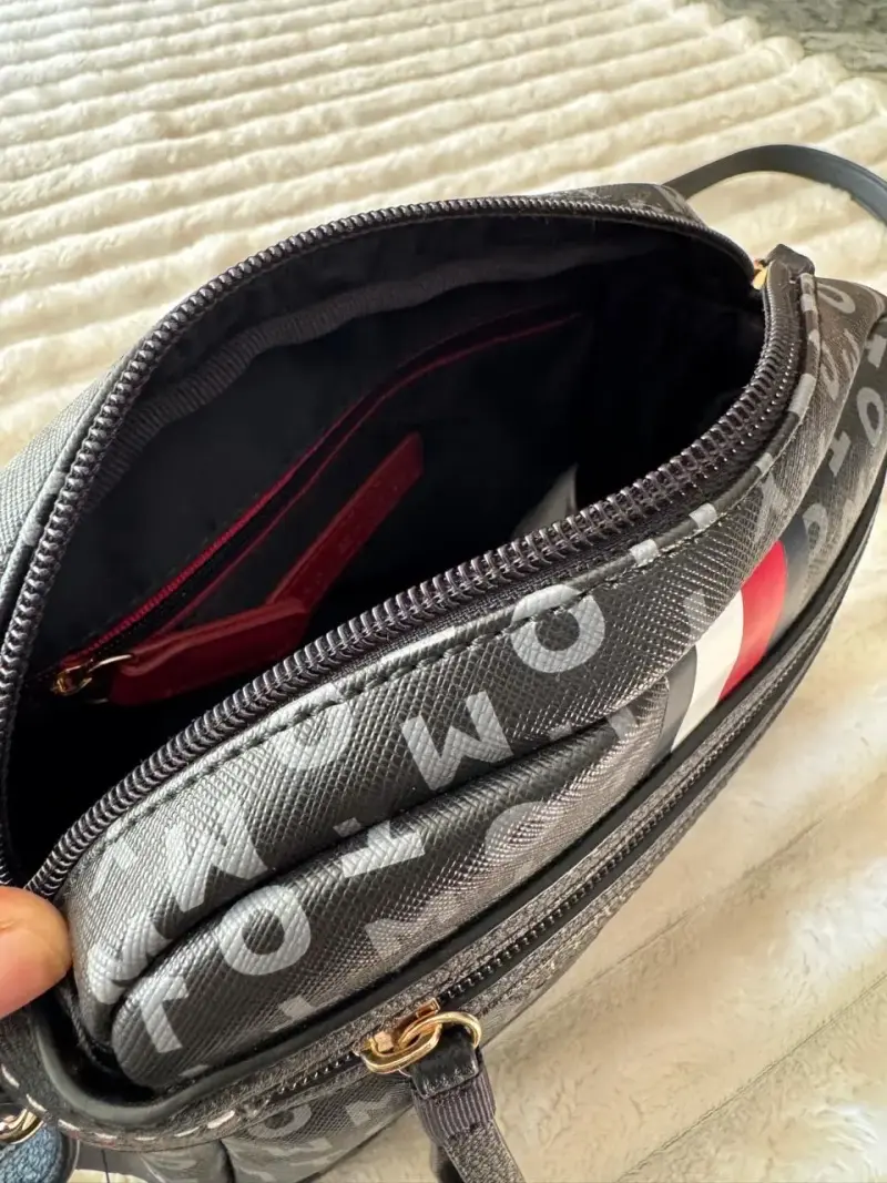 Bolso cruzado Tommy Hilfiger negro con logo - 5