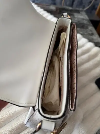 Cartera Guess blanca con cadena dorada - miniatura 5
