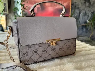 Cartera de mano Anne Klein con diseño AK - miniatura 1