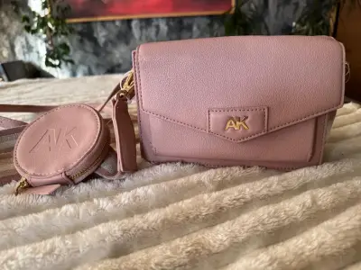 Cartera cruzada rosa Anne Klein con monedero - miniatura 1