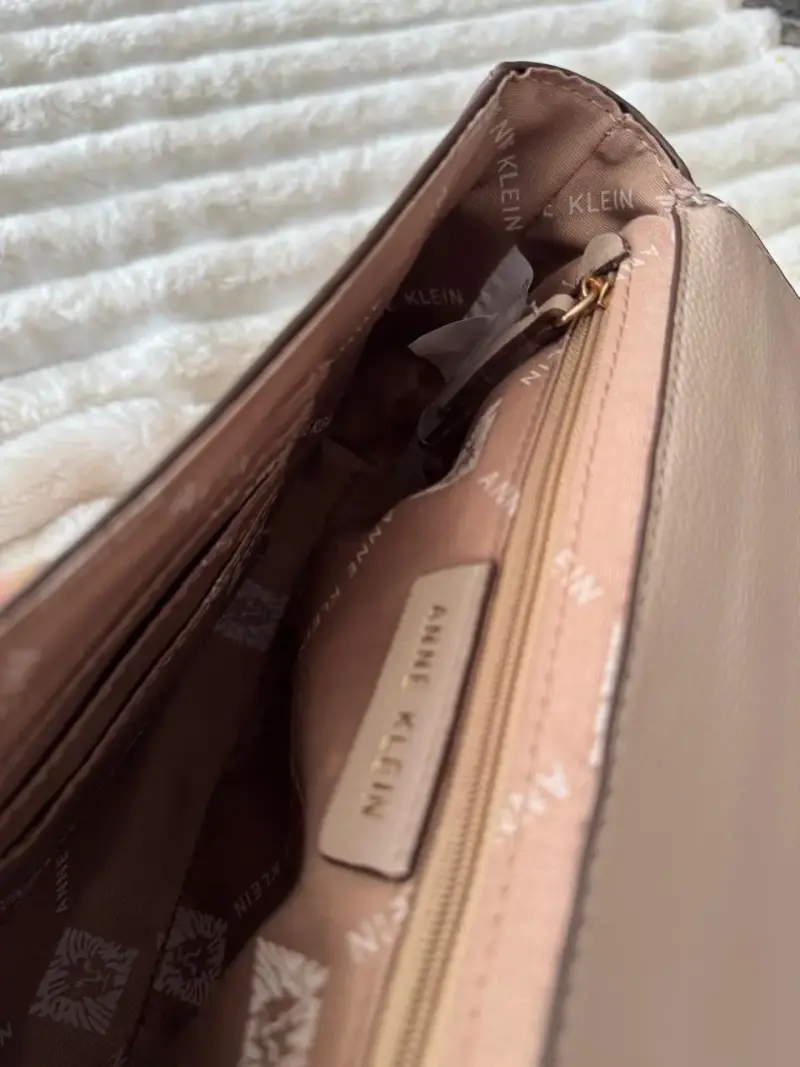 Cartera cruzada rosa Anne Klein con monedero - 6