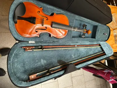 Violín 3/4 con estuche y arco en buen estado - miniatura 1