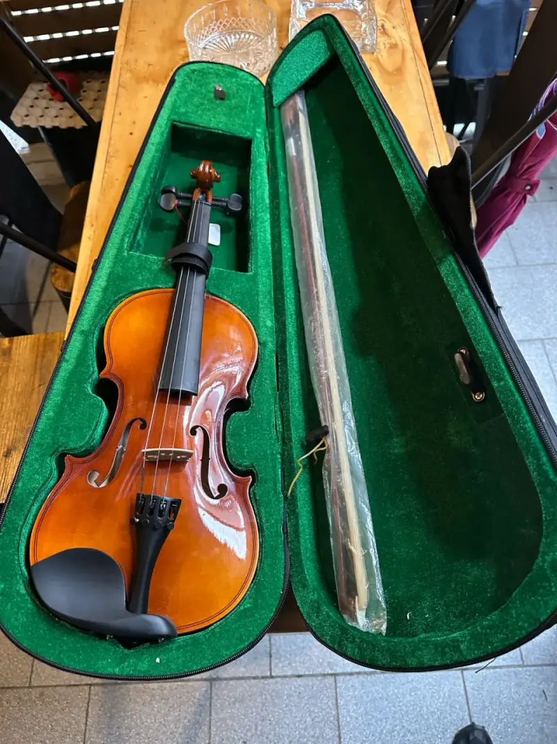 Violín 3/4 con estuche y arco en buen estado - 2