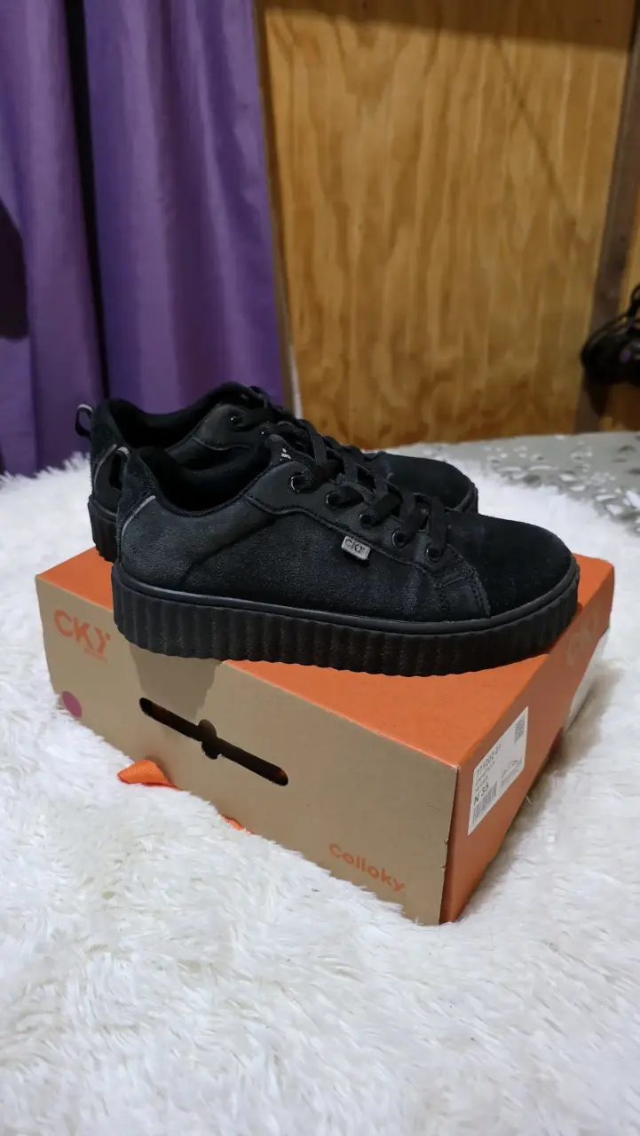Zapatillas negras CKY para mujer en buen estado - 1