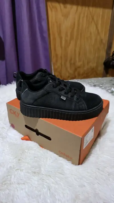 Zapatillas negras CKY para mujer en buen estado - miniatura 1
