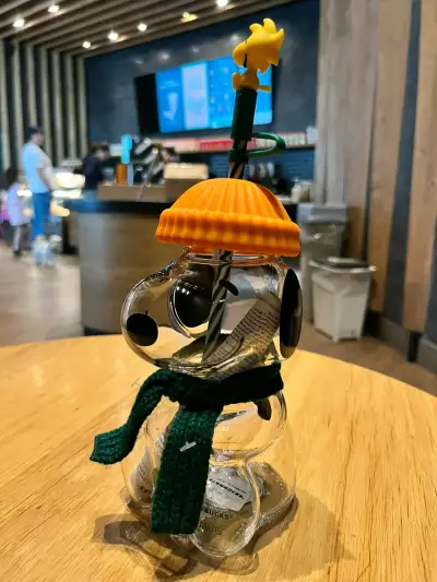 Vaso de vidrio con diseño de Snoopy Starbucks orig - miniatura 2