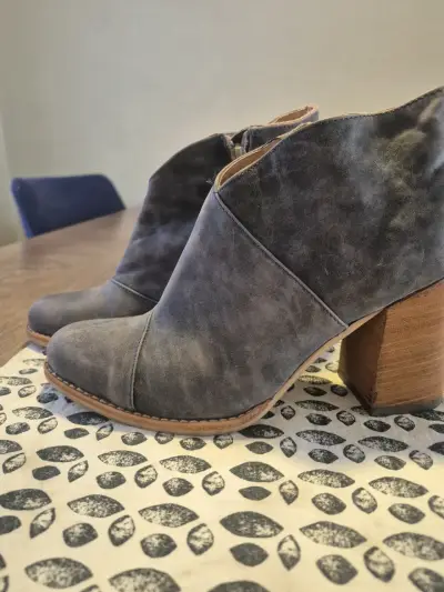 Botines de cuero  azulado con tacón alto - miniatura 1