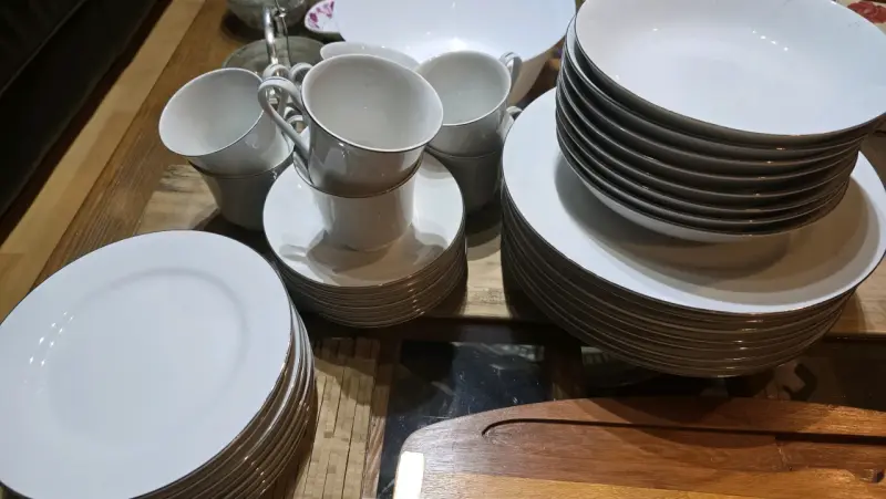 Juego de vajilla de porcelana blanca Fine China - 1
