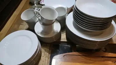 Juego de vajilla de porcelana blanca Fine China - miniatura 1