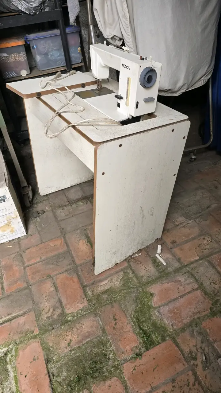 Máquina de Coser Necchi con Mesa Incorporada - 2
