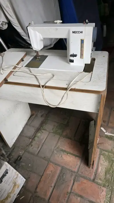 Máquina de Coser Necchi con Mesa Incorporada - miniatura 3