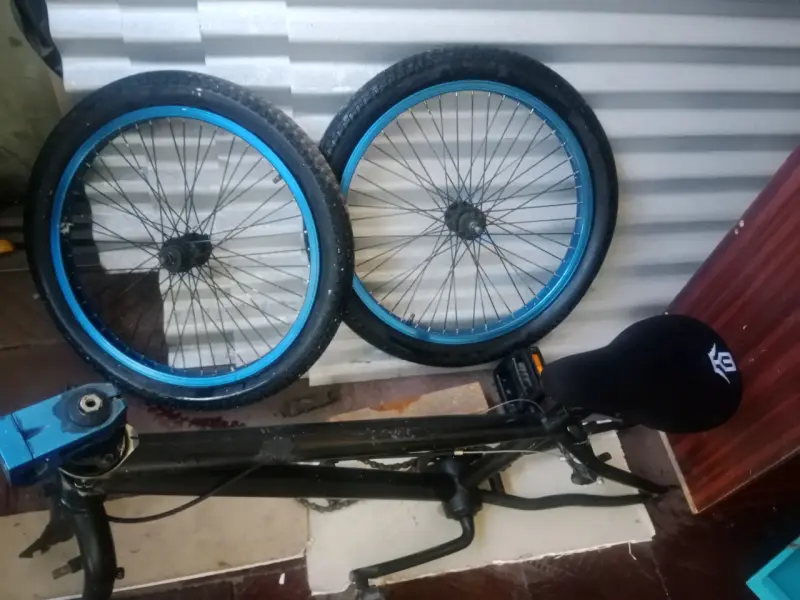 Bicicleta BMX con ruedas azules 20x2.35 - 3