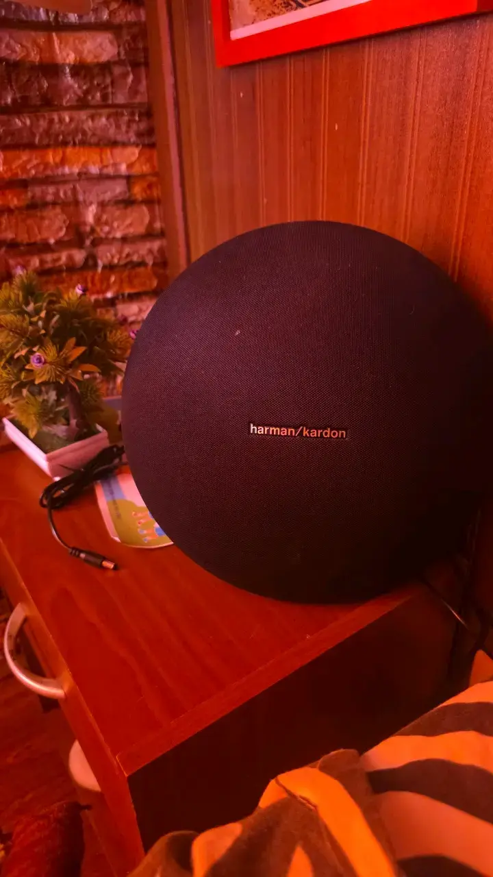 Parlante Bluetooth Harman Kardon redondo