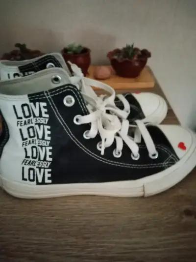 Zapatillas Converse con diseño 'Love' - miniatura 1