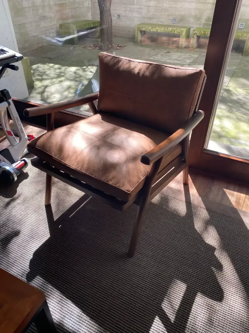 Poltrona de madera cojines de cuero