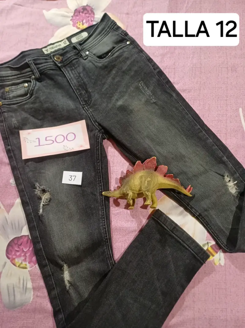 Jeans negros desgastados talla 12 para niño