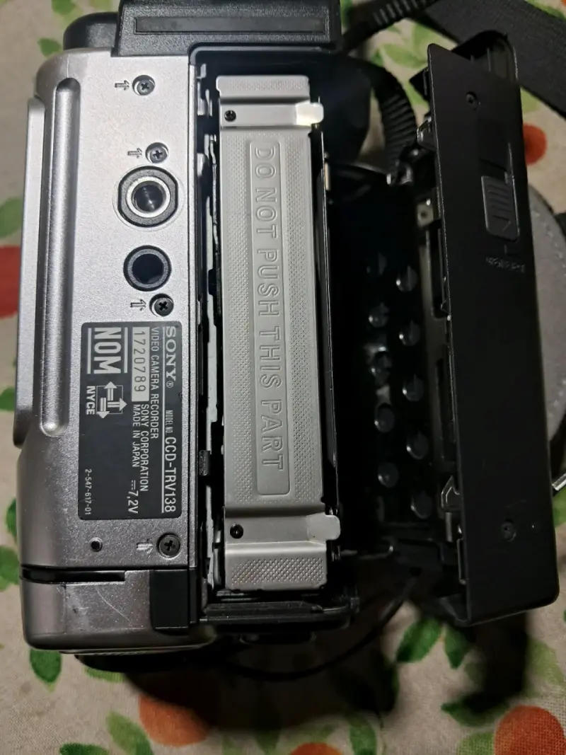 Videocámara Sony Hi8 con estuche y cintas - 5