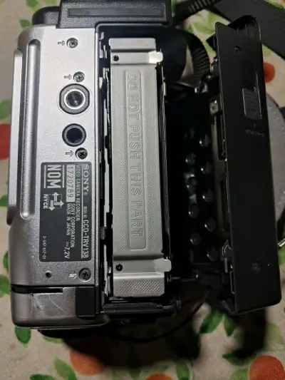 Videocámara Sony Hi8 con estuche y cintas - miniatura 5