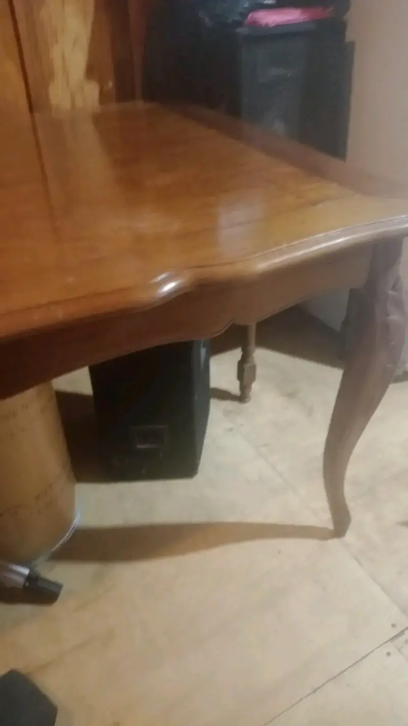 Mesa de madera tallada estilo clásico normando - 2
