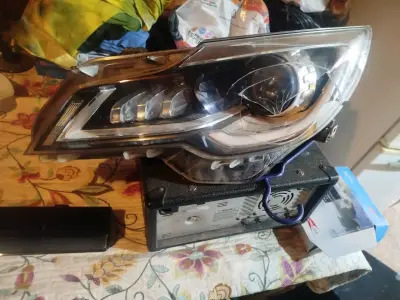 Foco delanterojetour x70 de auto con detalles - miniatura 1