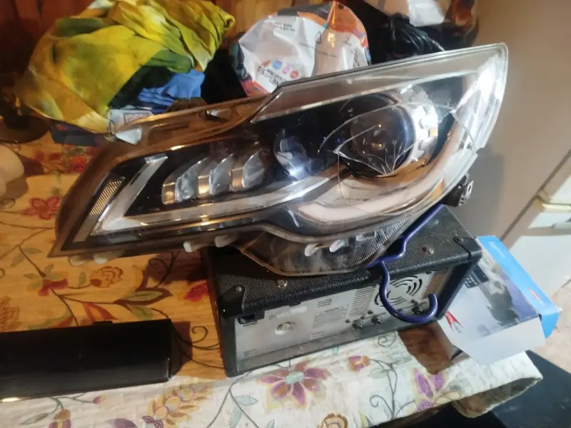 Foco delanterojetour x70 de auto con detalles - 2