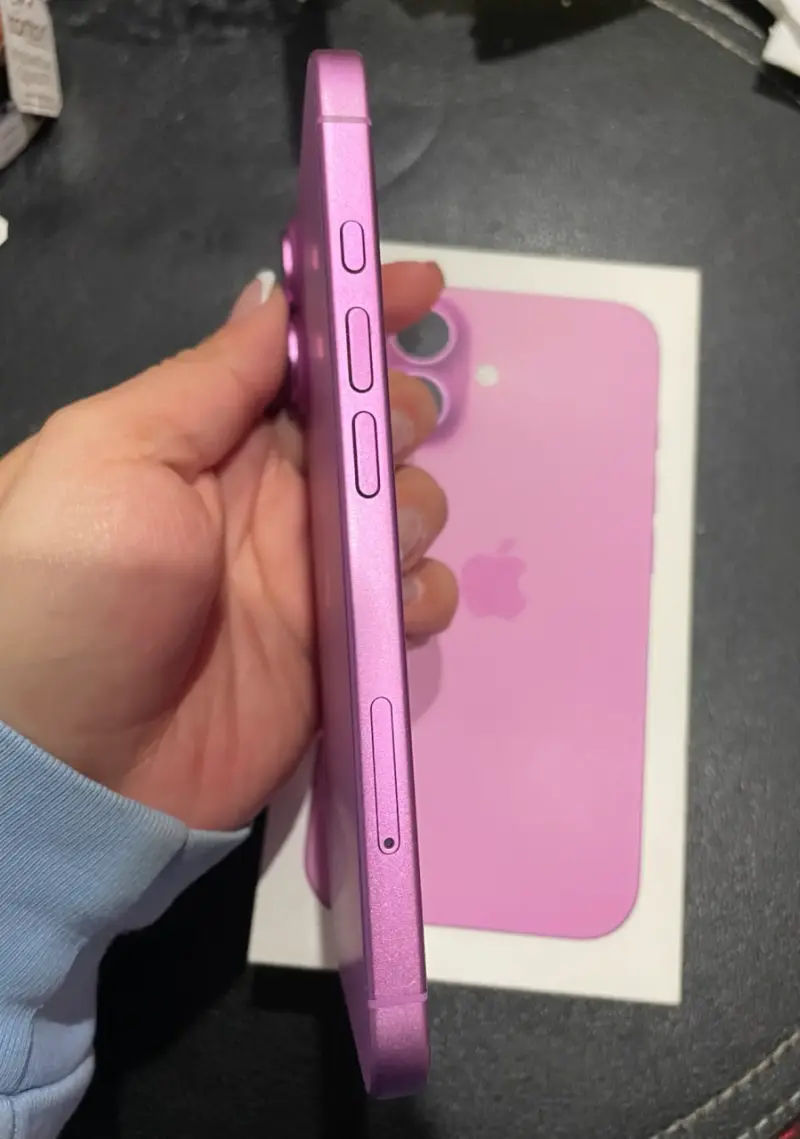 iPhone 16 color rosado - 3