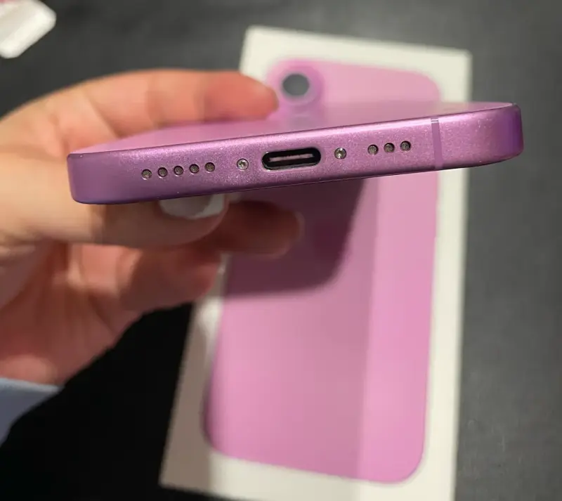 iPhone 16 color rosado - 4