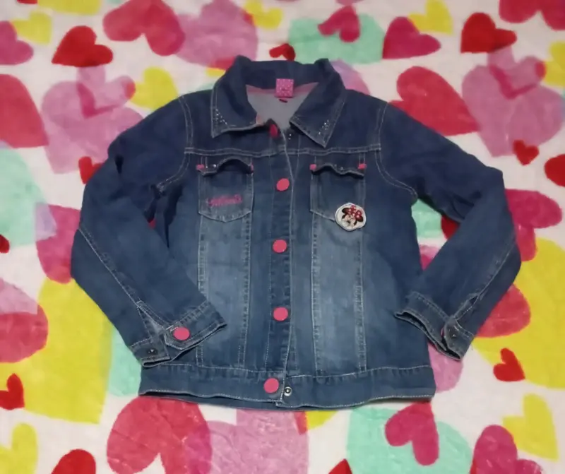 Chaqueta de mezclilla para niña con botones rosados