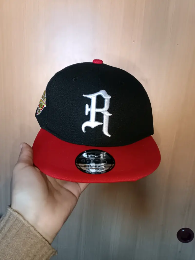 Gorra Snapback Negra y Roja 9Fifty