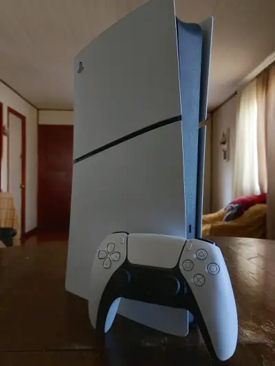 Consola PlayStation 5 con control DualSense - miniatura 1