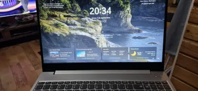 Laptop Lenovo con pantalla de 15 pulgadas - miniatura 2