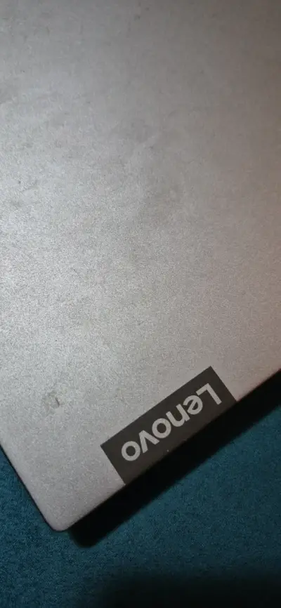 Laptop Lenovo con pantalla de 15 pulgadas - miniatura 3