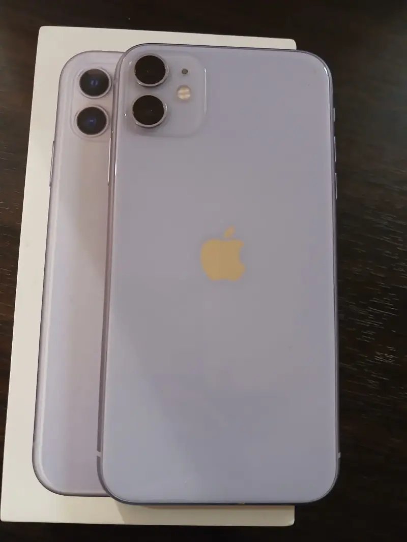 iPhone 11 en buen estado color púrpura - 2