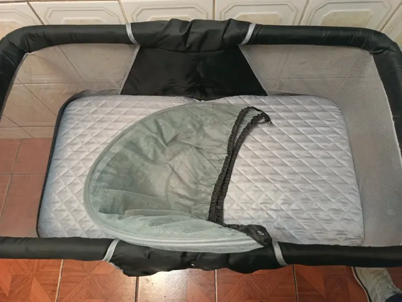 Cuna de viaje plegable con mosquitero Cosco - 3