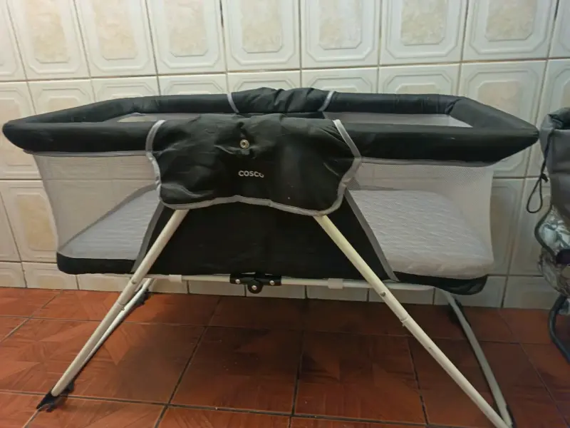 Cuna de viaje plegable con mosquitero Cosco - 4