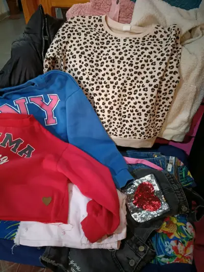 Se vende ropa de niña talla 8 y 10 en buen estado - miniatura 1