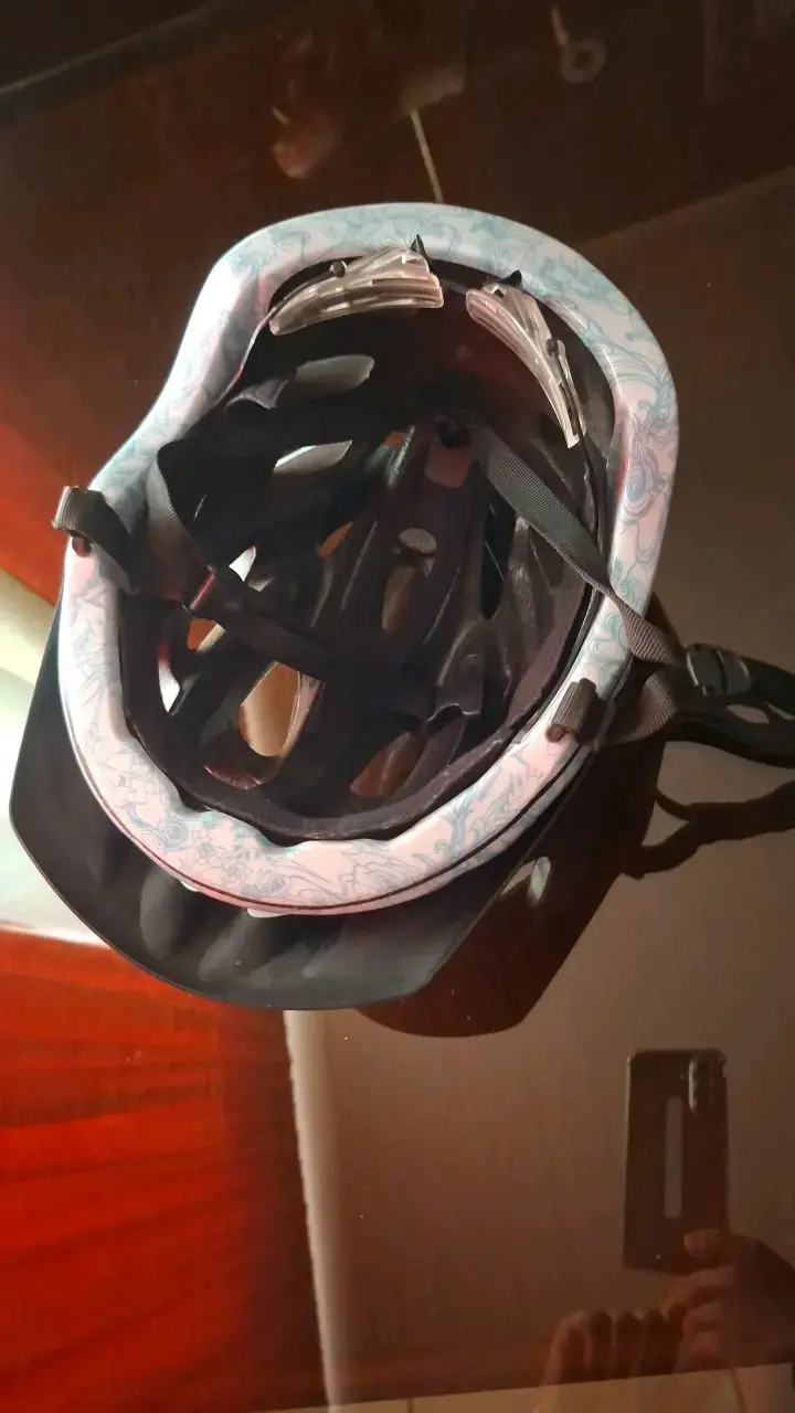Casco de bicicleta Fox con diseño moderno - 2
