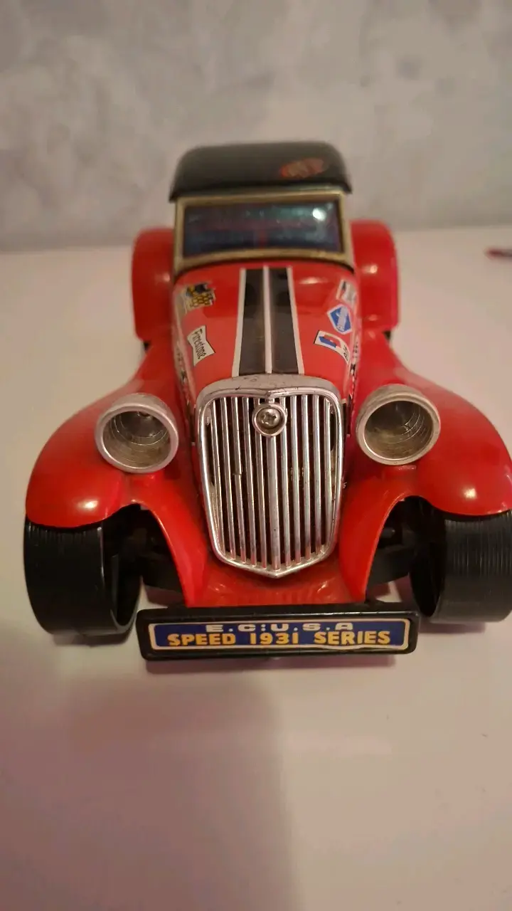 Auto de juguete Hot Rod rojo clásico - 2