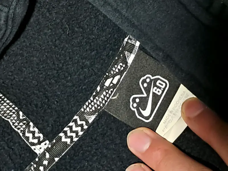 Polerón Nike 6.0 con capucha negro - 3
