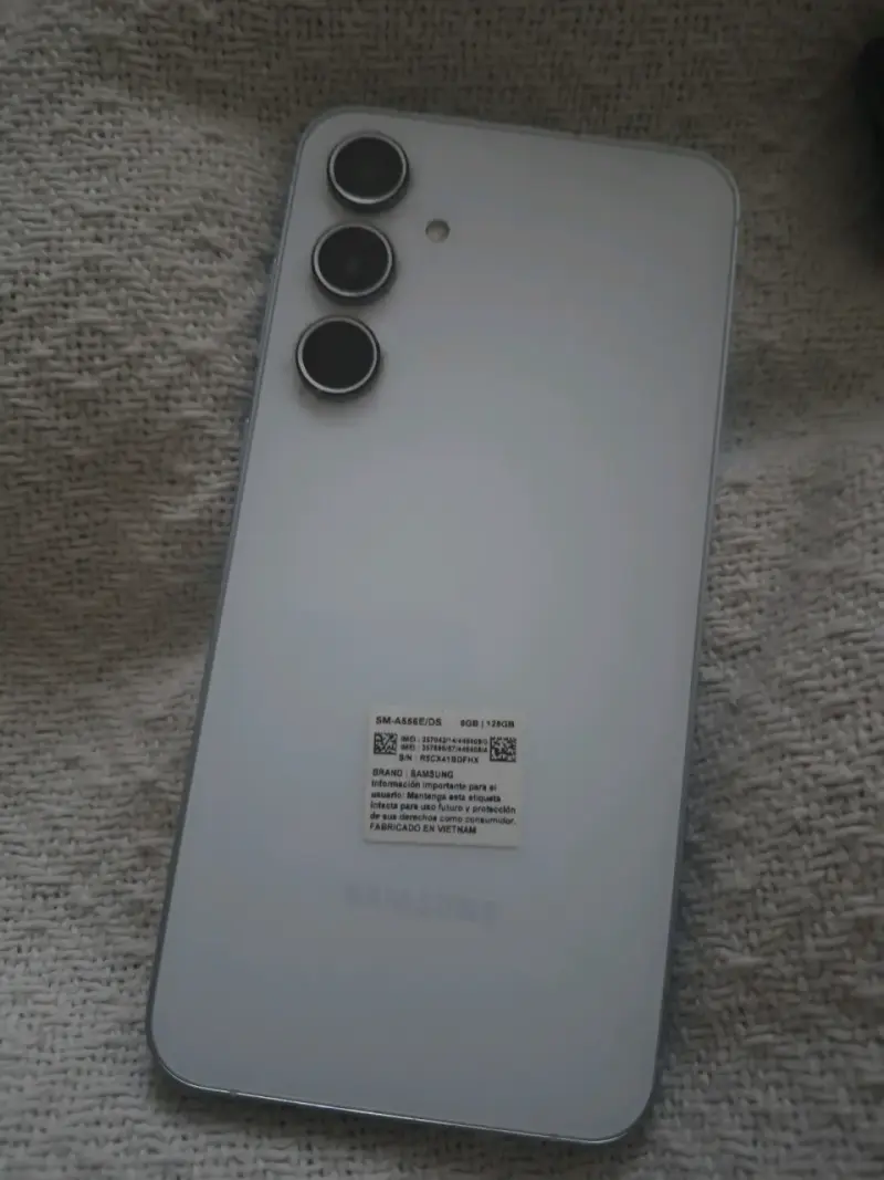 Smartphone Samsung Galaxy A55 en buen estado - 3