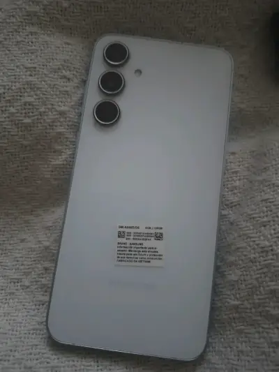 Smartphone Samsung Galaxy A55 en buen estado - miniatura 3